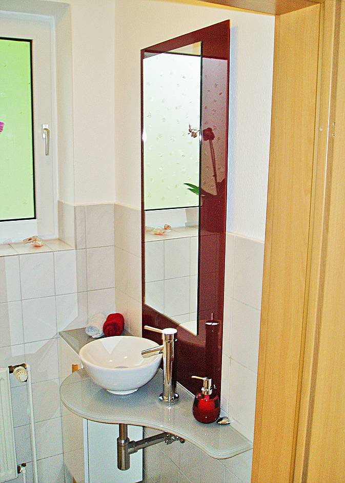 Waschtisch und Spiegel mit Lacobel