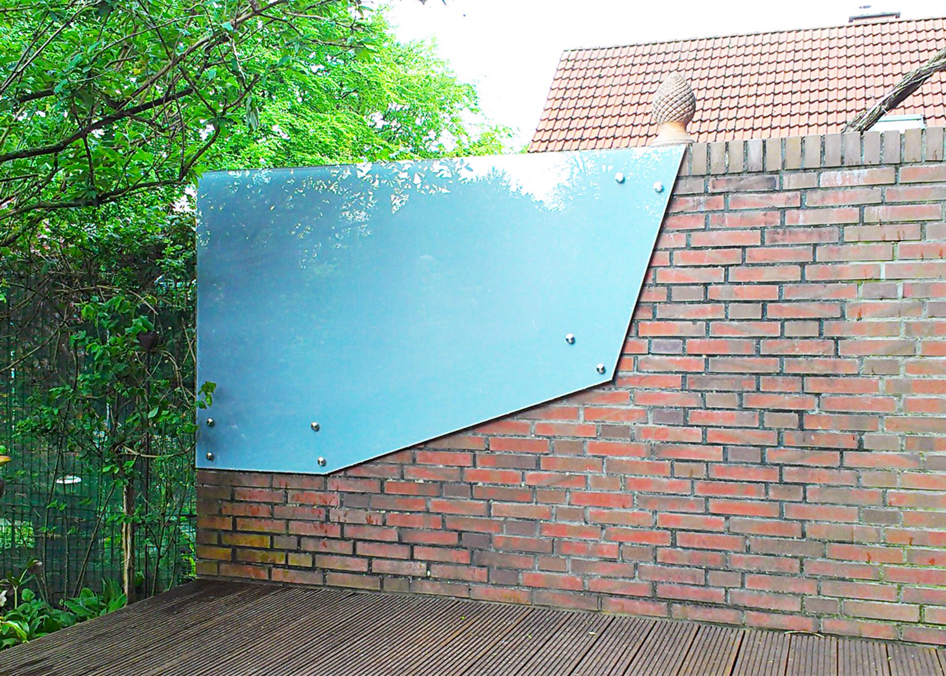 Schutzwand vor Maueröffnung Schutzwand vor Maueröffnung