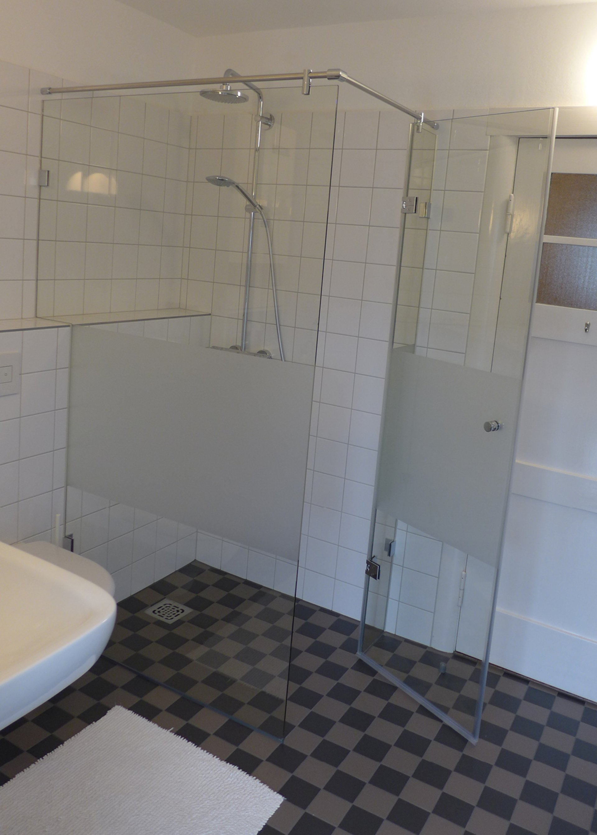 Eckdusche mit Sandstrahlung - Duschkabinen aus Glas - Glaserei Gassewitz in Oldenburg