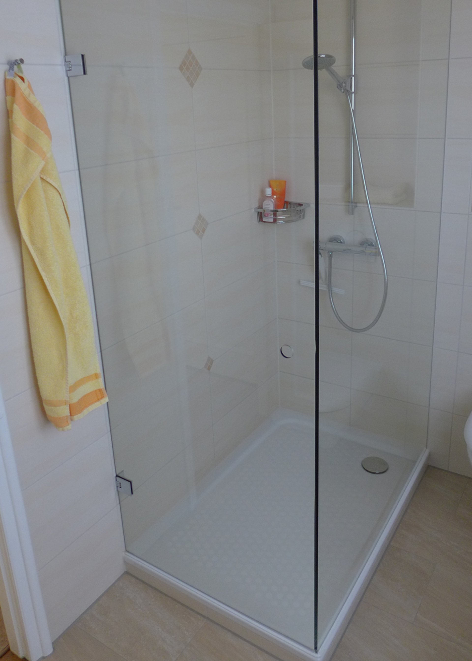 Eckdusche ohne Dichtungen mit Griffloch - Duschkabinen aus Glas - Glaserei Gassewitz in Oldenburg