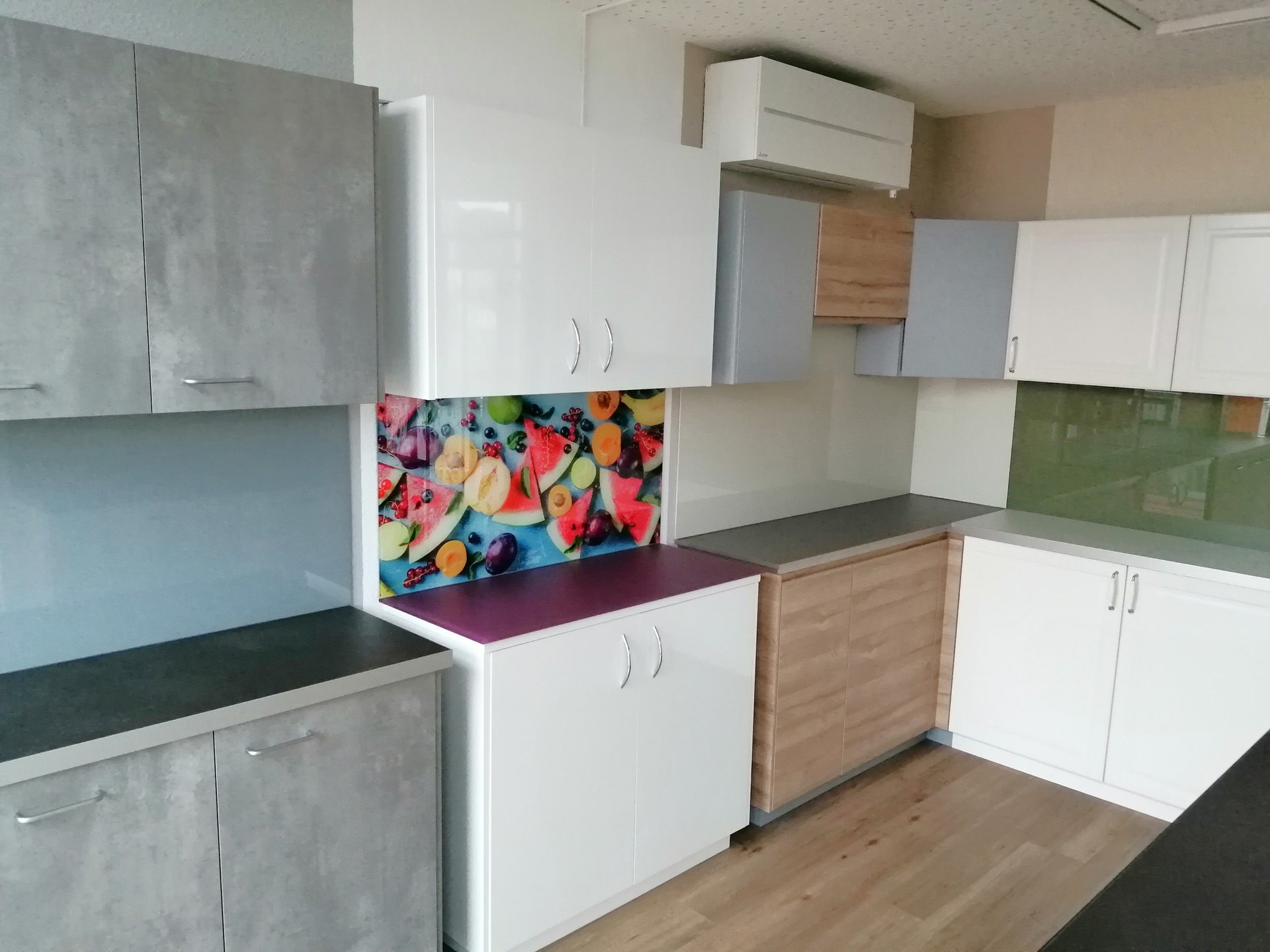 Küchenwandverkleidungen aus Glas