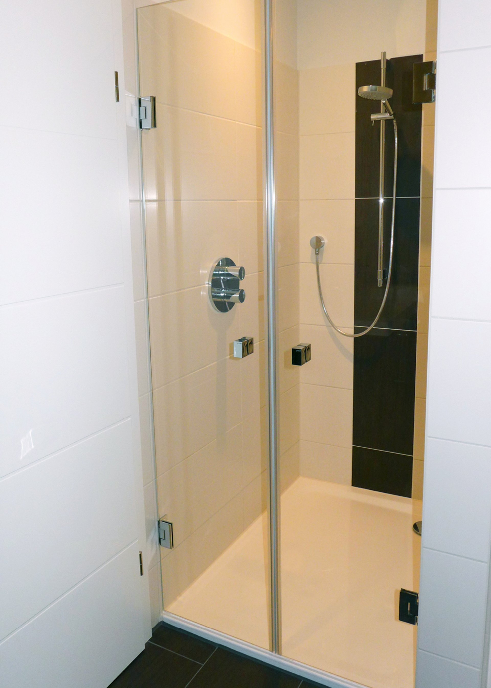 Duschtür 2-flügelig - Duschtüren aus Glas - Glaserei Gassewitz in Oldenburg