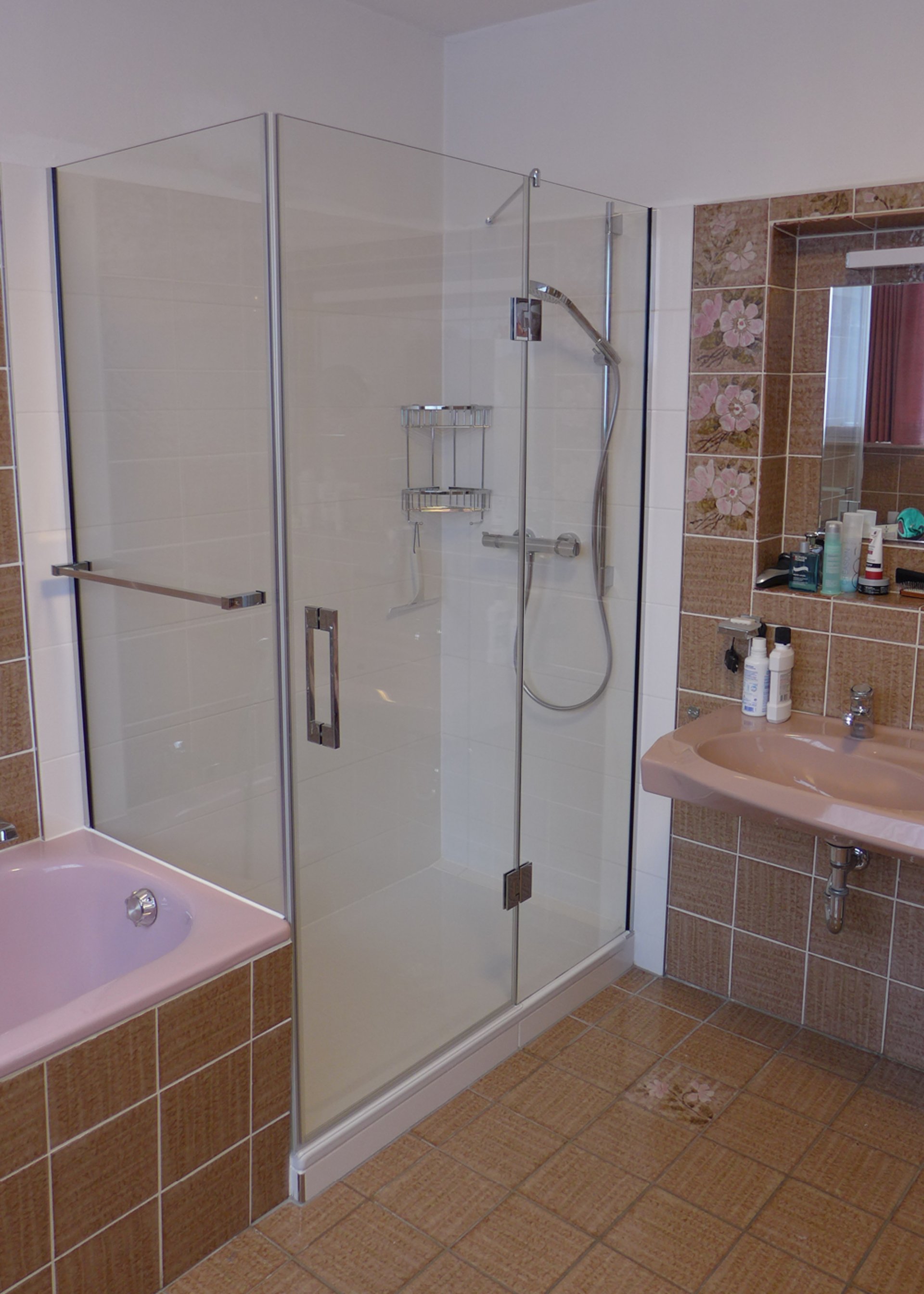 Eckdusche mit Handtuchhalter - Duschkabinen aus Glas - Glaserei Gassewitz in Oldenburg