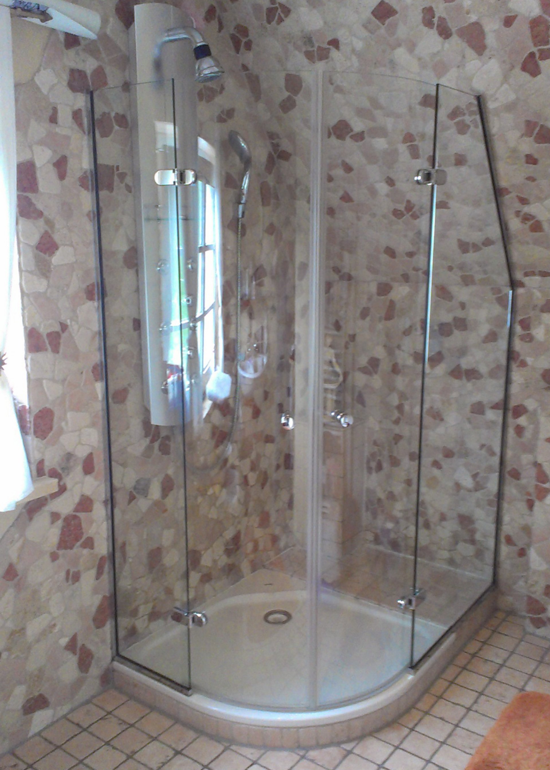 Runddusche in Dachschräge - Duschkabinen aus Glas - Glaserei Gassewitz in Oldenburg