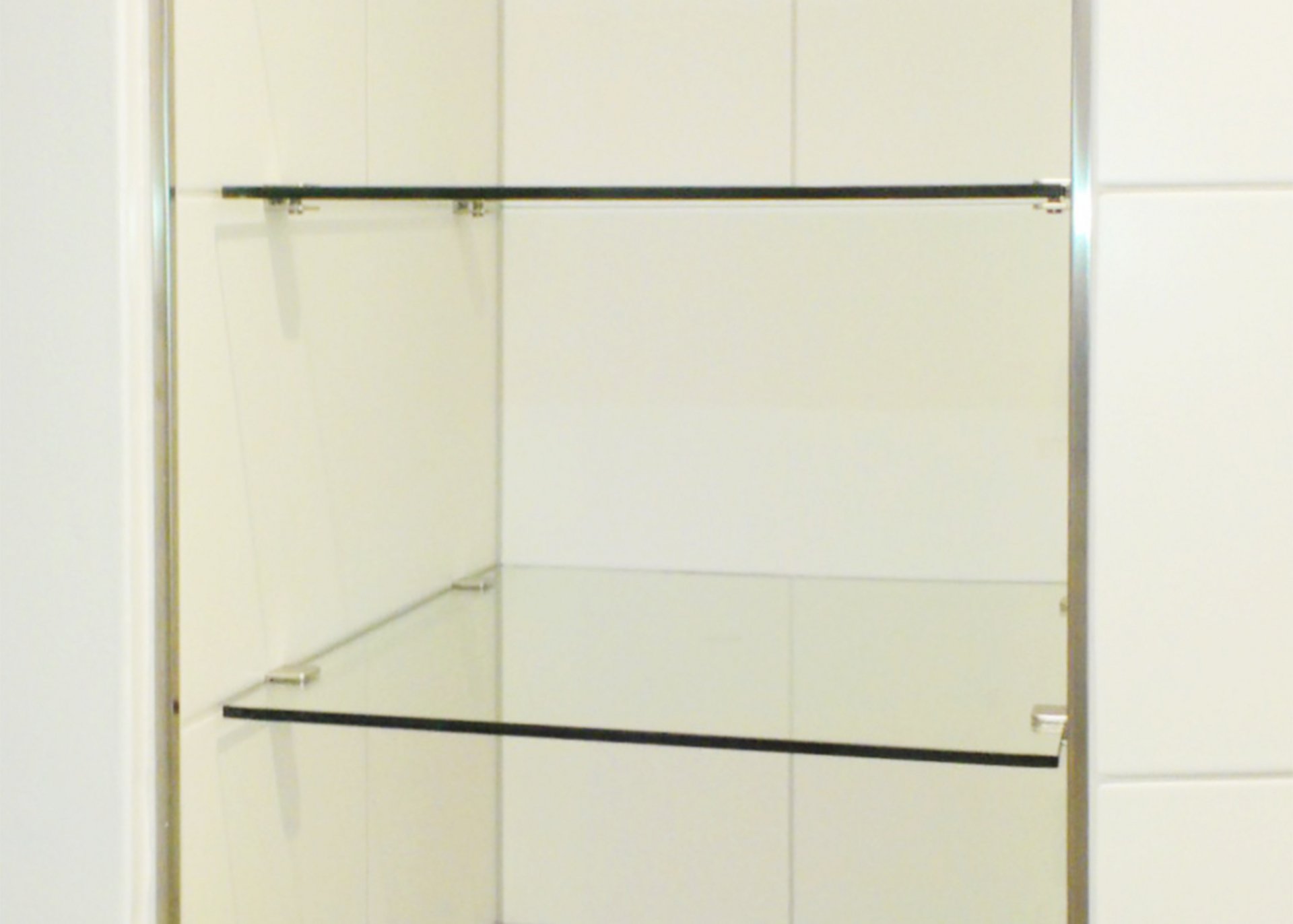 Glasböden mit Trägern Glasböden mit Trägern